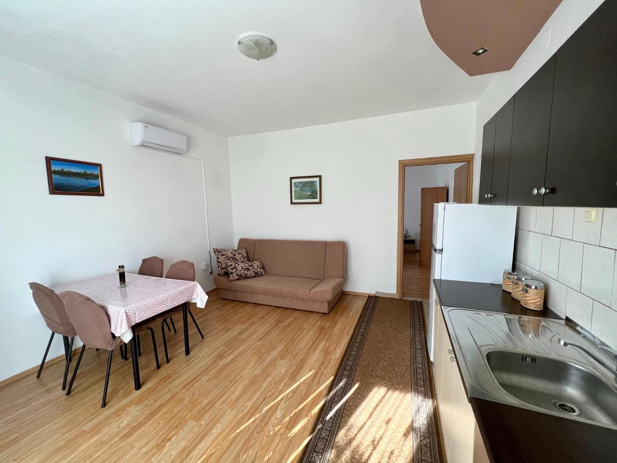 Apartments Monika บาร์บินเย ภายนอก รูปภาพ